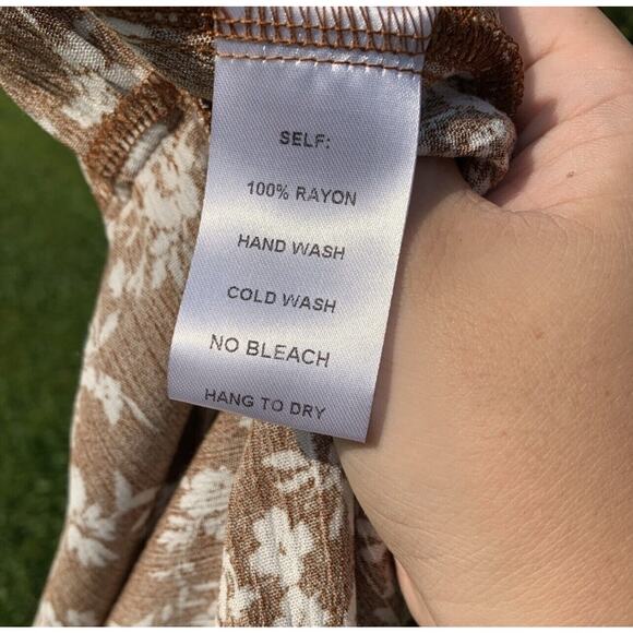 NWT Rylee Anns Dark brown and white V-neck floral mini dress - Picture 11 of 12